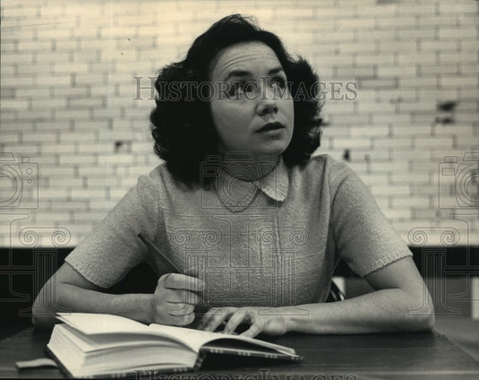 1987, Catherine Lynn Davis in The Diary of Anne Frank, in Milwaukee. - Historic Images
