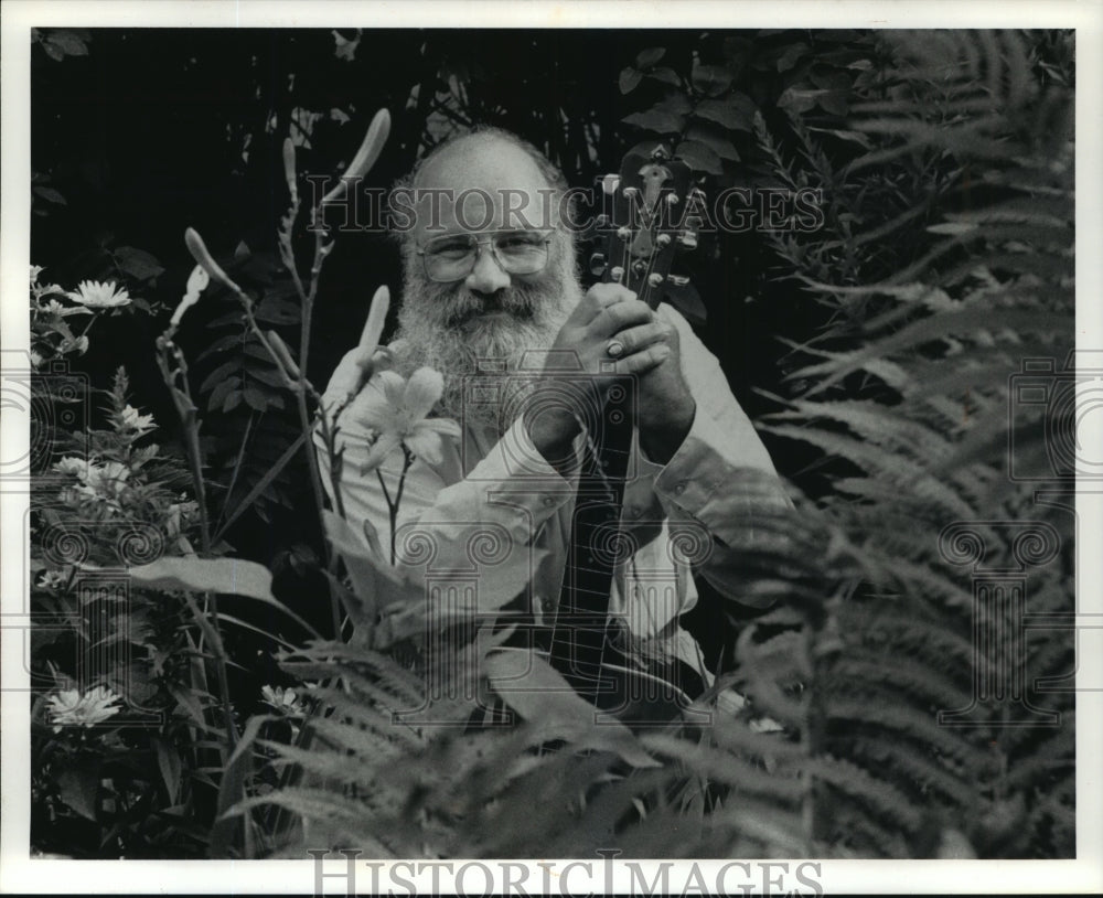 1992 Press Photo Folksinger David HB Drake to perform at Waukesha Memorial show. - Historic Images