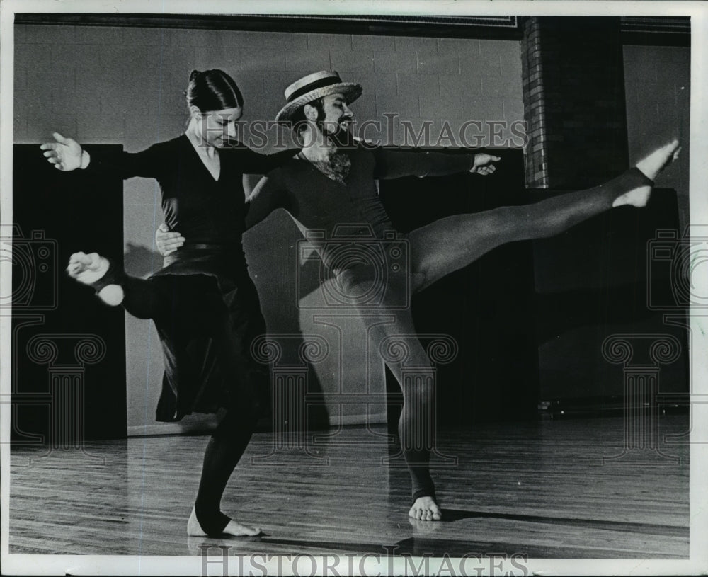 1979 Press Photo Betty Salamun and David Drake of the Dancecircus company.- Historic Images