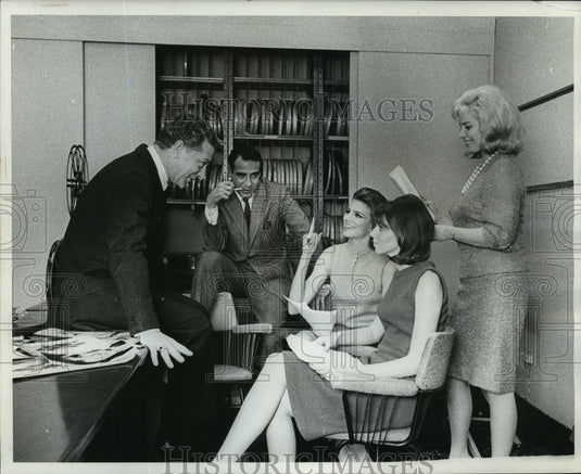 1964 Press Photo David Susskind and Daniel Melnick audition actresses for TV. - Historic Images