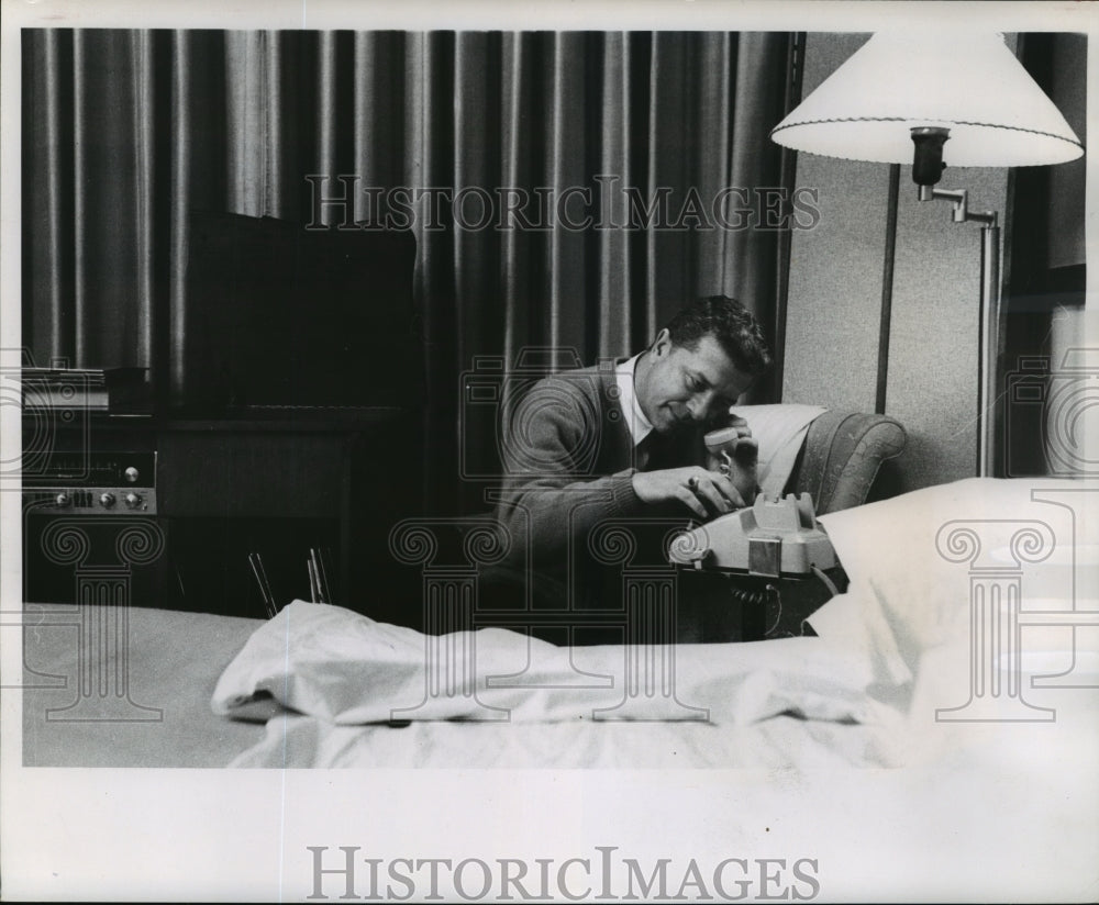 1964 Press Photo Producer David Susskind talks on the phone in Manhattan. - Historic Images