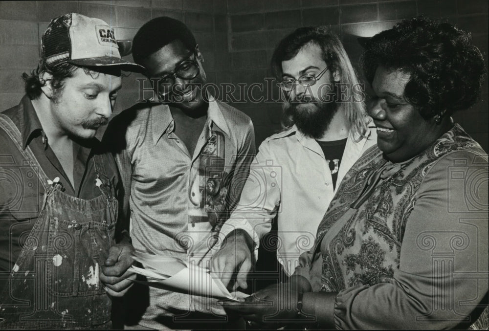 1979, Dorothy Daniel discusses script with David Vance &amp; Jess Grygny. - Historic Images