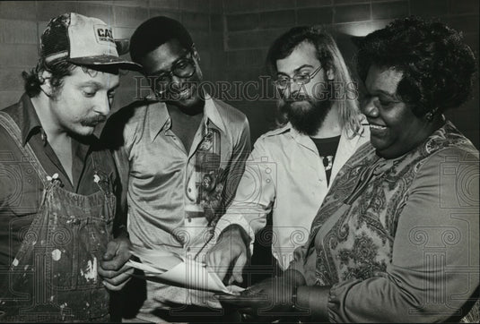 1979, Dorothy Daniel discusses script with David Vance & Jess Grygny. - Historic Images
