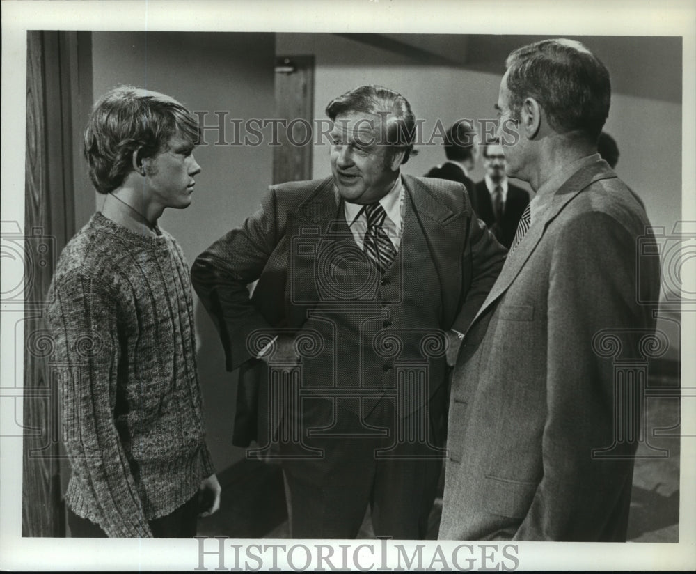 1971, Alex Dreier, Henry Fonda and Ronny Howard on The Smith Family. - Historic Images