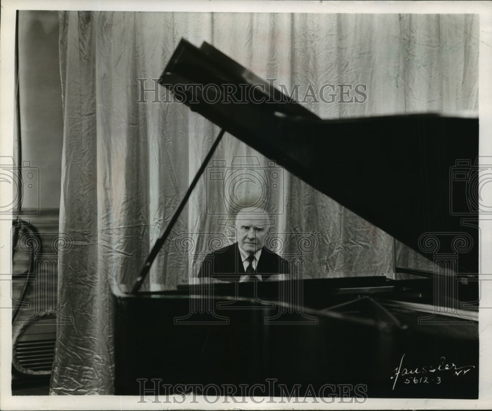 1951 Press Photo Walter Damrosch, creator of NBC Music Appreciation Hour. - Historic Images