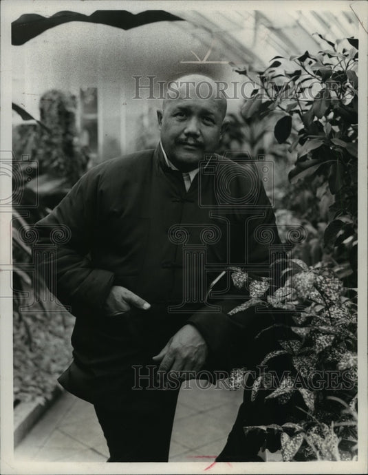 1975 Press Photo Khigh Dhiegh is the star of CBS' new Friday Series, Khan! - Historic Images