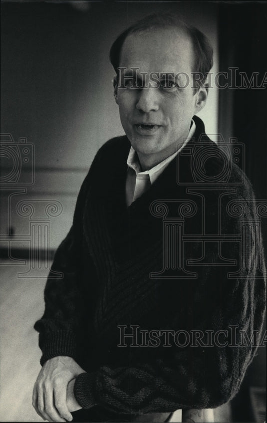 1987 Michael Devlin, bass-baritone opera singer.-Historic Images