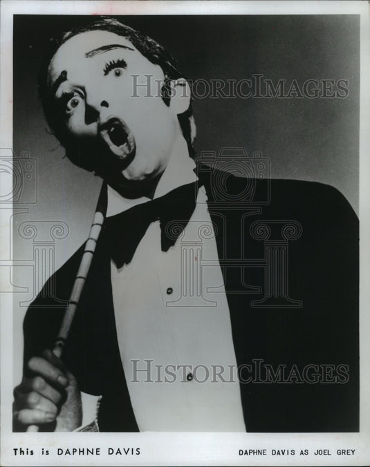 Press Photo Impressionist Daphne Davis as Joel Grey in "Cabaret" - mjp09539 - Historic Images