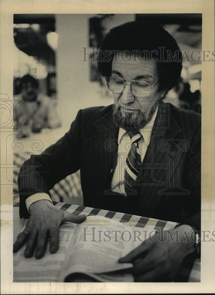 1985, Joseph DeLouise, Psychic Stock Advisor - mjp09583 - Historic Images