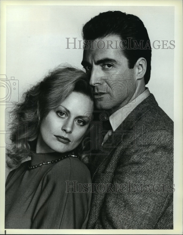 1987 Press Photo Armand Assante and Beverly D&#39;Angelo in Hands of a Stranger. - Historic Images