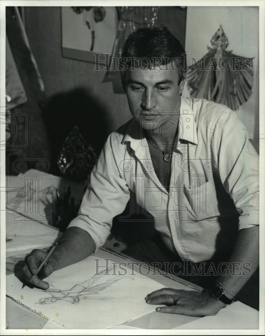 1982 Ice Capades costume designer David Doucette.-Historic Images