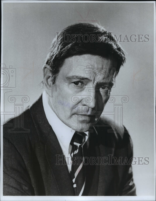 1975, Tom Drake stars on Medical Story. - mjp09683 - Historic Images