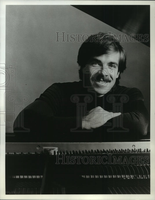 1973 Press Photo Pianist Misha Dicther on Young People's Concert, on CBS.-Historic Images