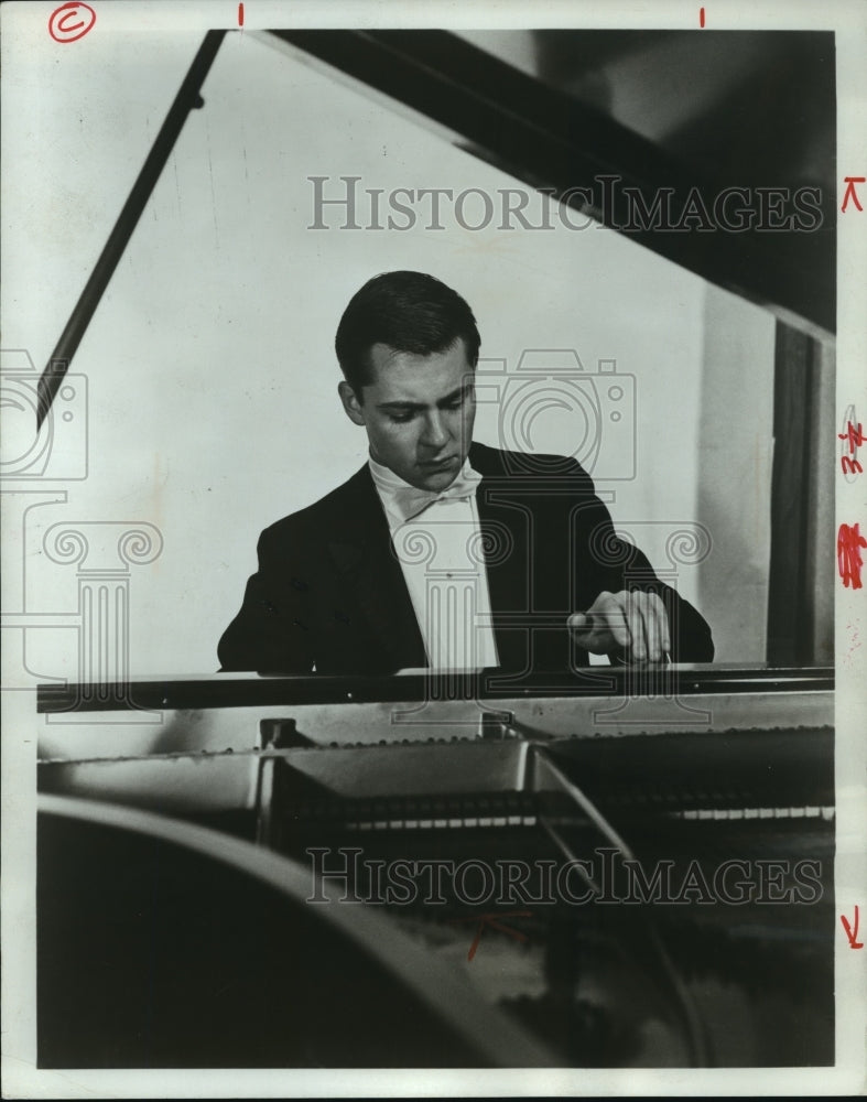 1967 James Dick, American pianist. - Historic Images