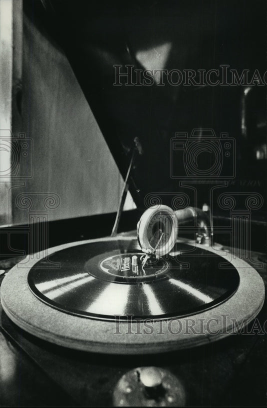 1991 Press Photo Aeotian-Vocalion Record Player in Mike Corenthal Collection - Historic Images