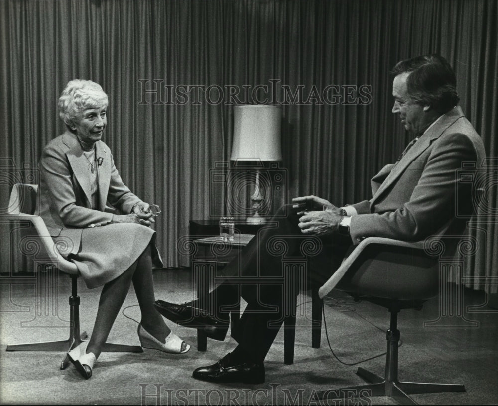 1978 Press Photo Senator Murial Humphrey, Hugh Downs on PBS TV "Over Easy" - Historic Images
