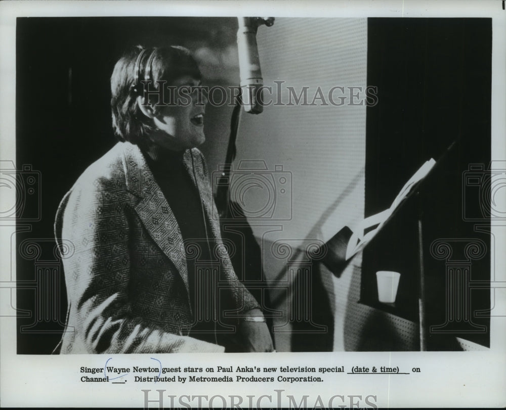 1976 Press Photo Singer Wayne Newton on Paul Anka TV Special - mjp10169 - Historic Images