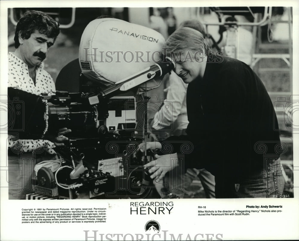 1991 Press Photo Mike Nichols Directing "Regarding Henry" Movie - mjp10171 - Historic Images