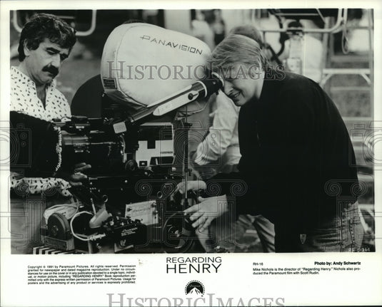 1991 Press Photo Mike Nichols Directing "Regarding Henry" Movie - mjp10171 - Historic Images