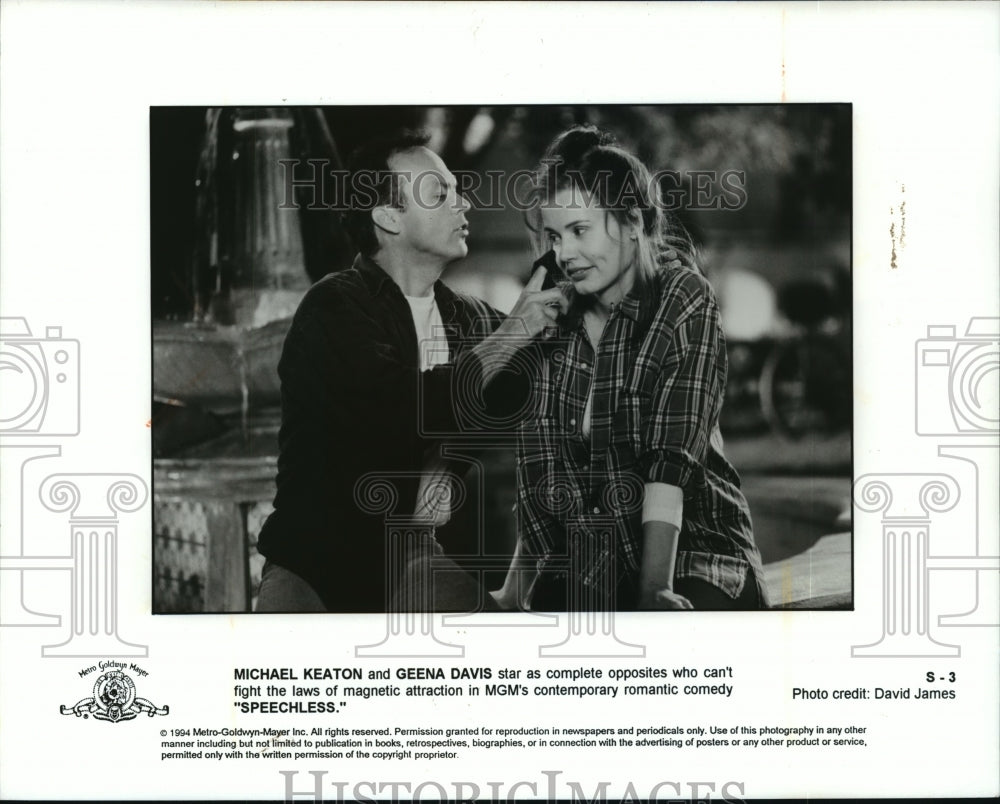 1994 Press Photo Michael Keaton and Geena Davis in a scene from Speechless. - Historic Images