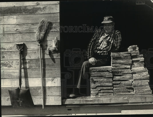 1987 Press Photo Alfred Saari, subject of the film Good Man in the Woods. - Historic Images