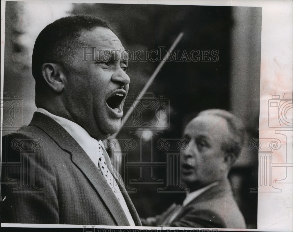 1959 Press Photo Howard Barlow, Todd Duncan Rehearse &quot;Music Under the Stars&quot; - Historic Images