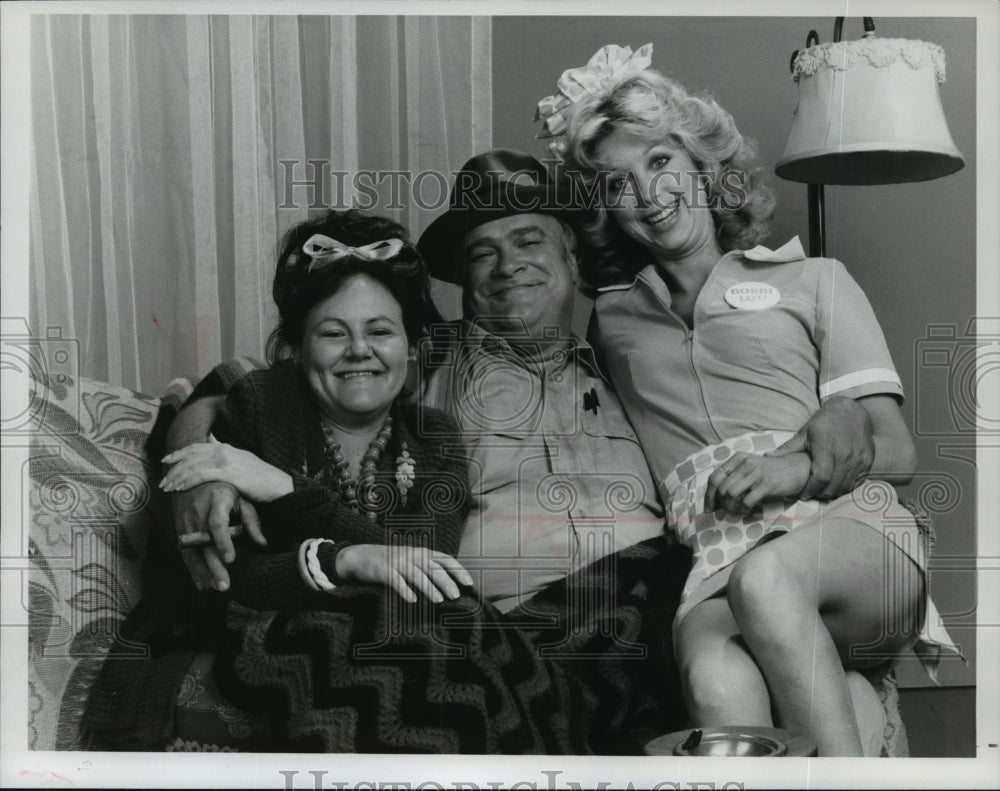 1977 Press Photo Bonnie Ebsen, Edie McClurg & David Huddleston on The Kallikaks. - Historic Images