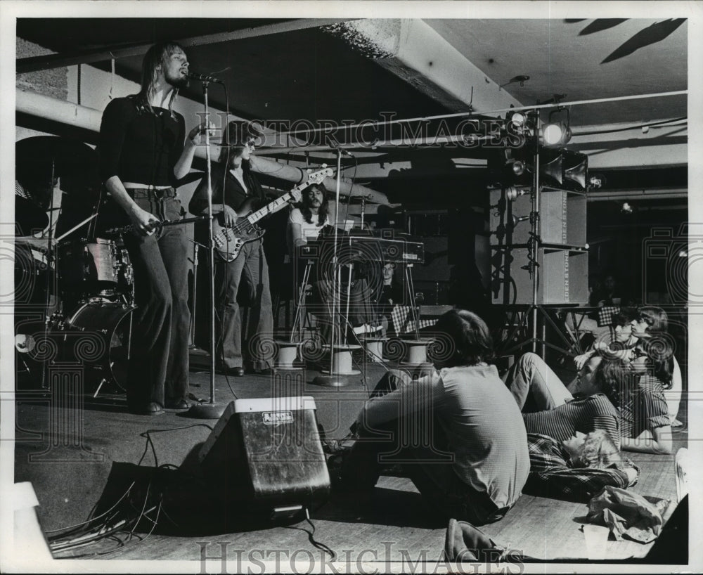 1973 Press Photo The Eden Stone performing at Humpin' Hanna's. - mjp10328 - Historic Images