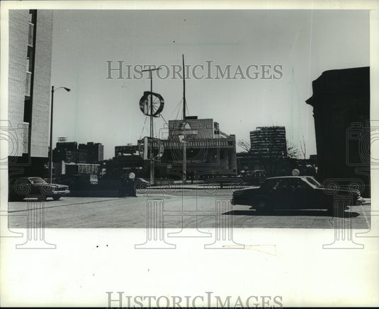 1982, Richard Lippold "Homage to Milwaukee" Proposed Sculpture - Historic Images