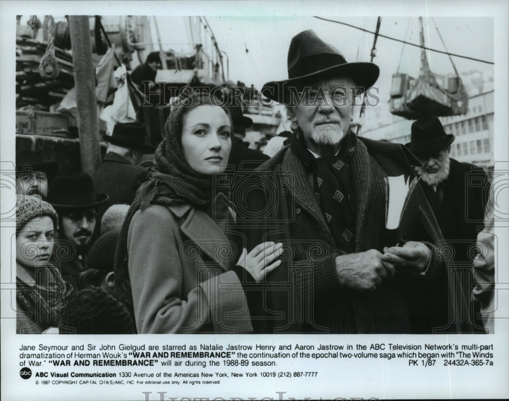 1987 Press Photo Jane Seymour, Sir John Gielgud in &quot;War and Remembrance&quot; ABC TV - Historic Images