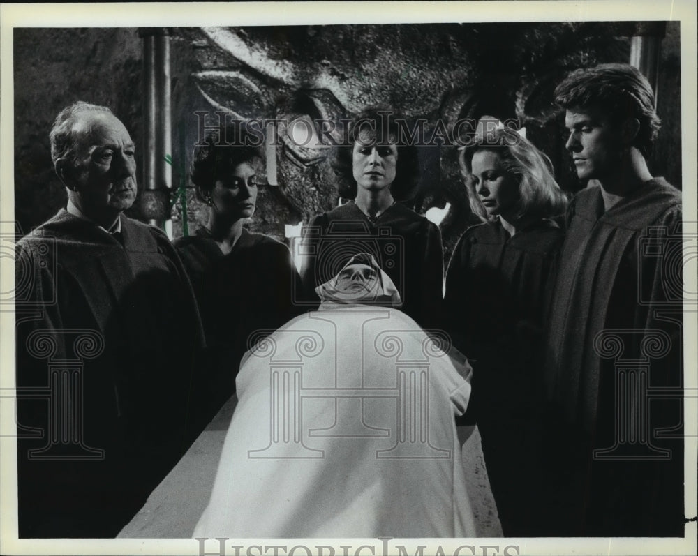 1985 Press Photo "The Covenant" Starring Bradford Dillman, Jose Ferrer, NBC TV - Historic Images