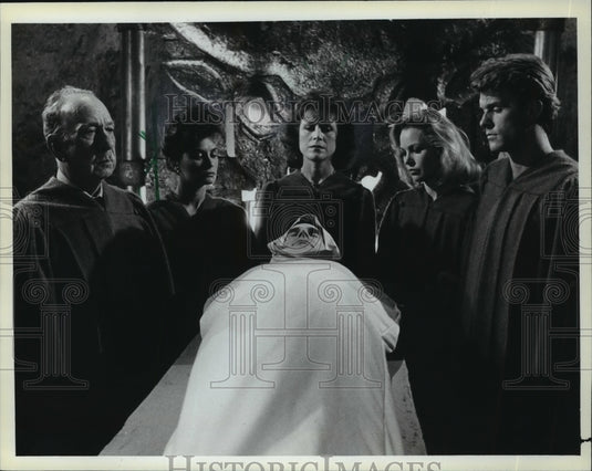 1985 Press Photo "The Covenant" Starring Bradford Dillman, Jose Ferrer, NBC TV - Historic Images