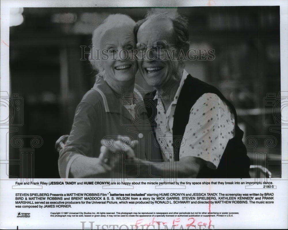 1987, Actress Jessica Tandy, Hume Cronyn in "Batteries Not Included" - Historic Images