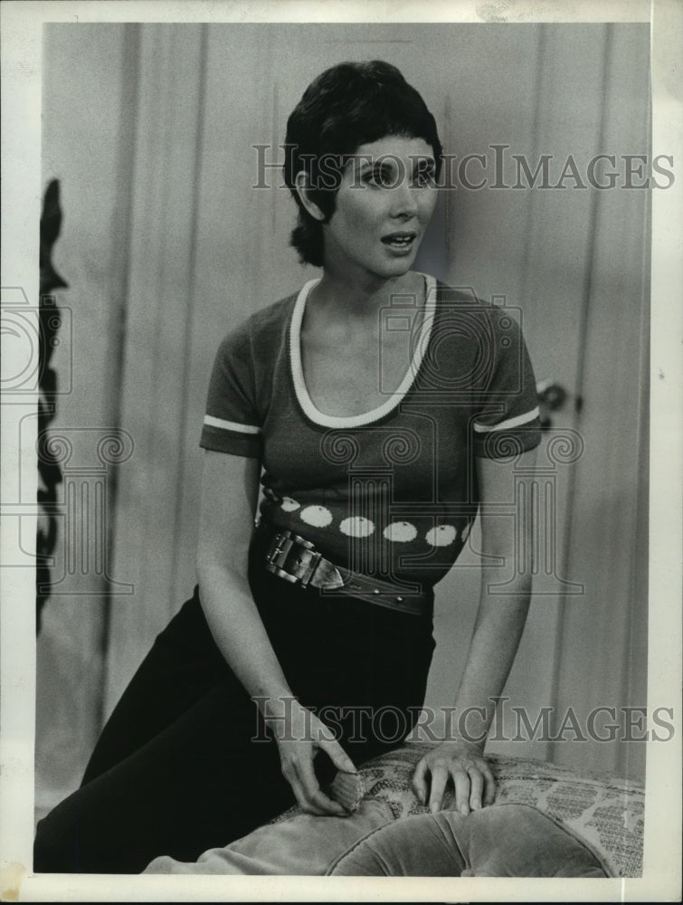 1974 Press Photo Actress Elinor Donohue on &quot;The Odd Couple&quot; TV Series - Historic Images