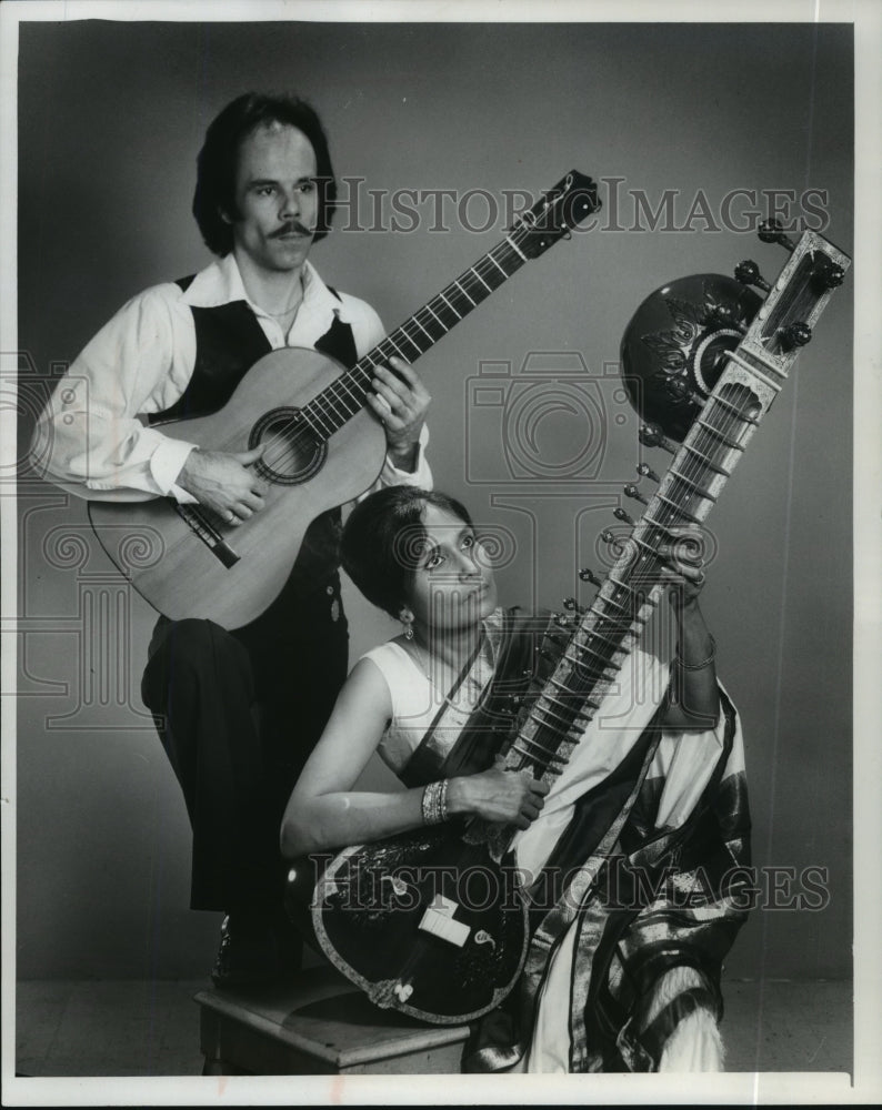 1978 Press Photo Guitar player Peter Baime and Ira Das Gupta with her sitar.-Historic Images