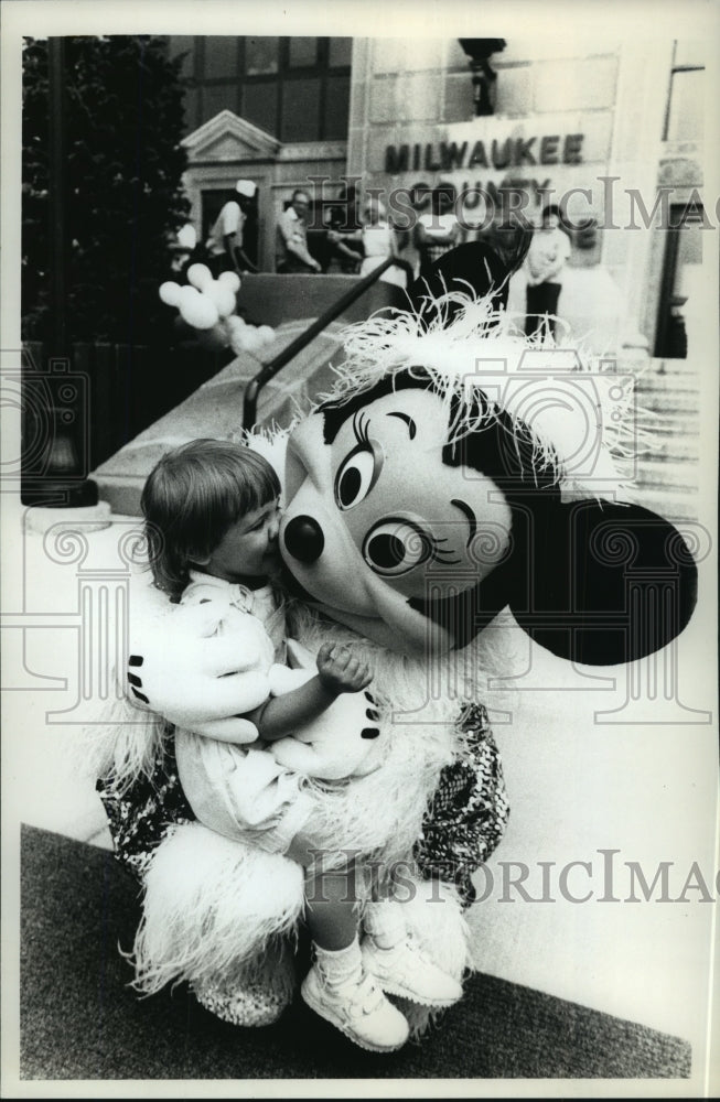 1989 Tiffenn Jandron and Minnie Mouse at Milwaukee County Courthouse - Historic Images