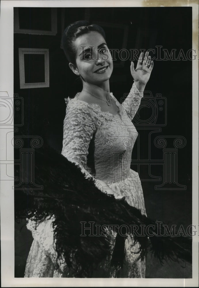 1962 Press Photo Maria De Francesca, soprano opera singer, in Land of Smiles. - Historic Images