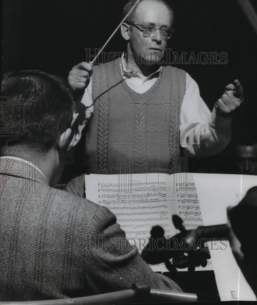 1957 Press Photo Julius Ehrlich rehearses for the Beethovan Choral Symphony.- Historic Images