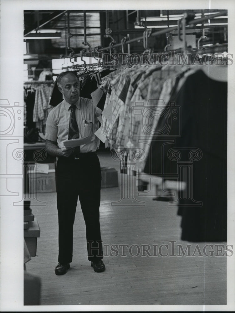 1974 Press Photo Lawrence Eiseman, clothes designer. - mjp10682 - Historic Images