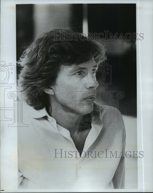 1982, Perry Ellis successfully cut the layers of the fashion business - Historic Images