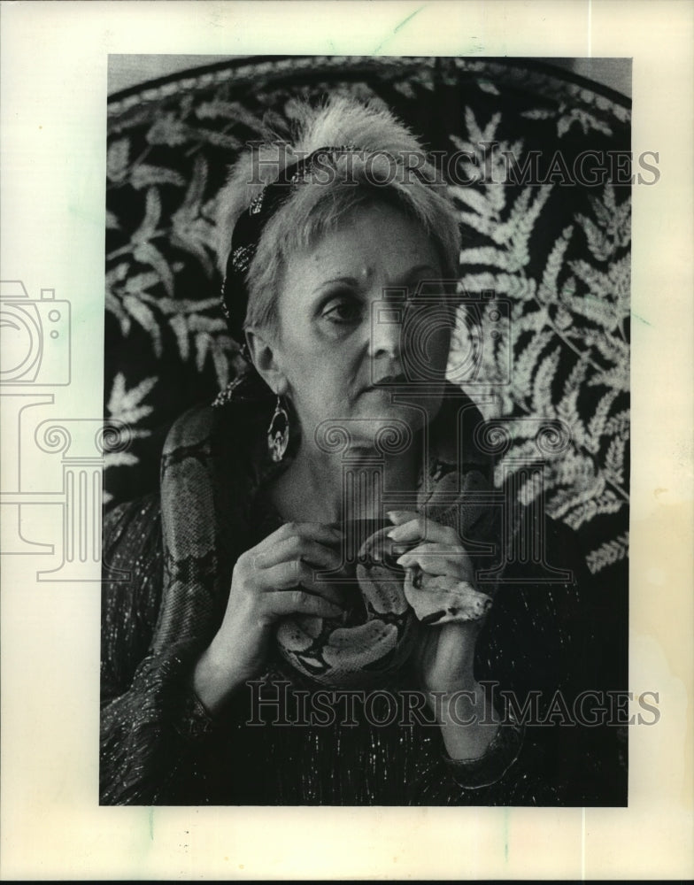 1985 Press Photo Desirrea, snake dancer, to perform at the Zoo Ball II. - Historic Images