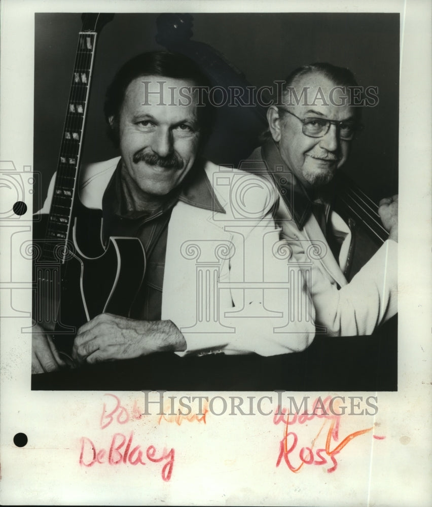 1975 Press Photo Robert DeBlaey and Wally Ross of The Doctrine in Milwaukee. - Historic Images