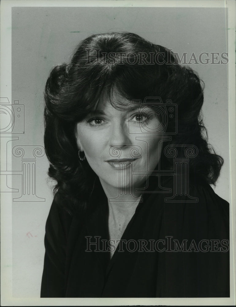 1982, Linda Ellerbee co-anchors NBC News Overnight, on NBC. - Historic Images