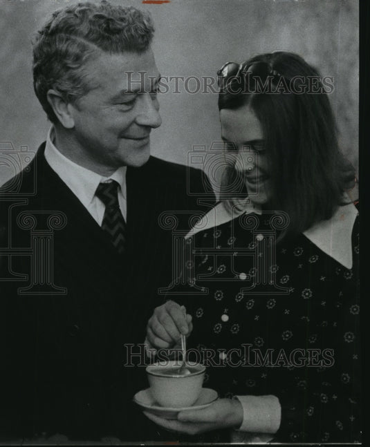 1969 Press Photo Author and television personality David Susskind with daughter. - Historic Images