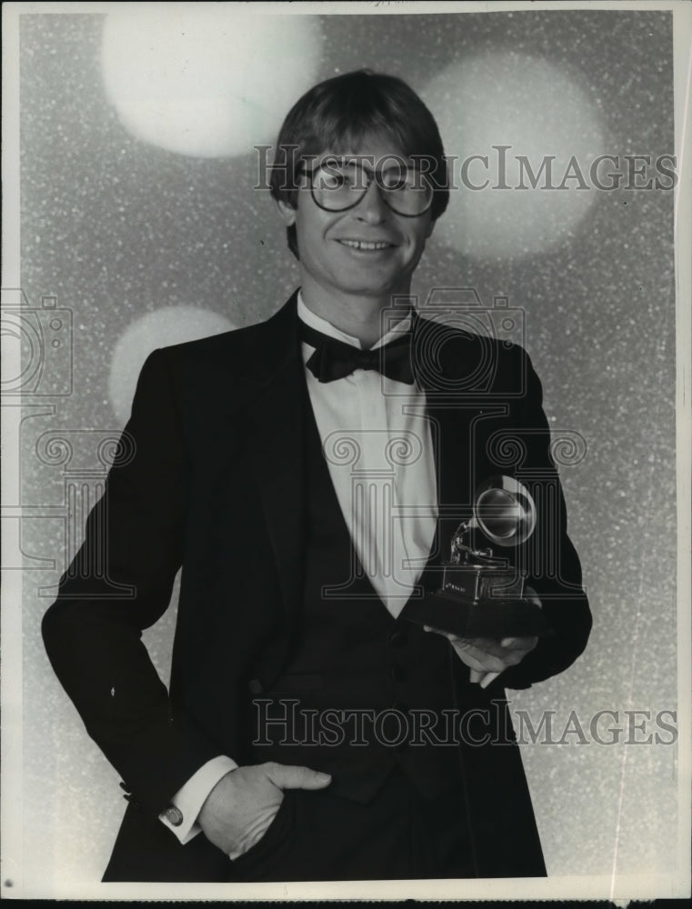 1982 Press Photo John Denver on The 24th Annual Grammy Awards Show, on CBS. - Historic Images