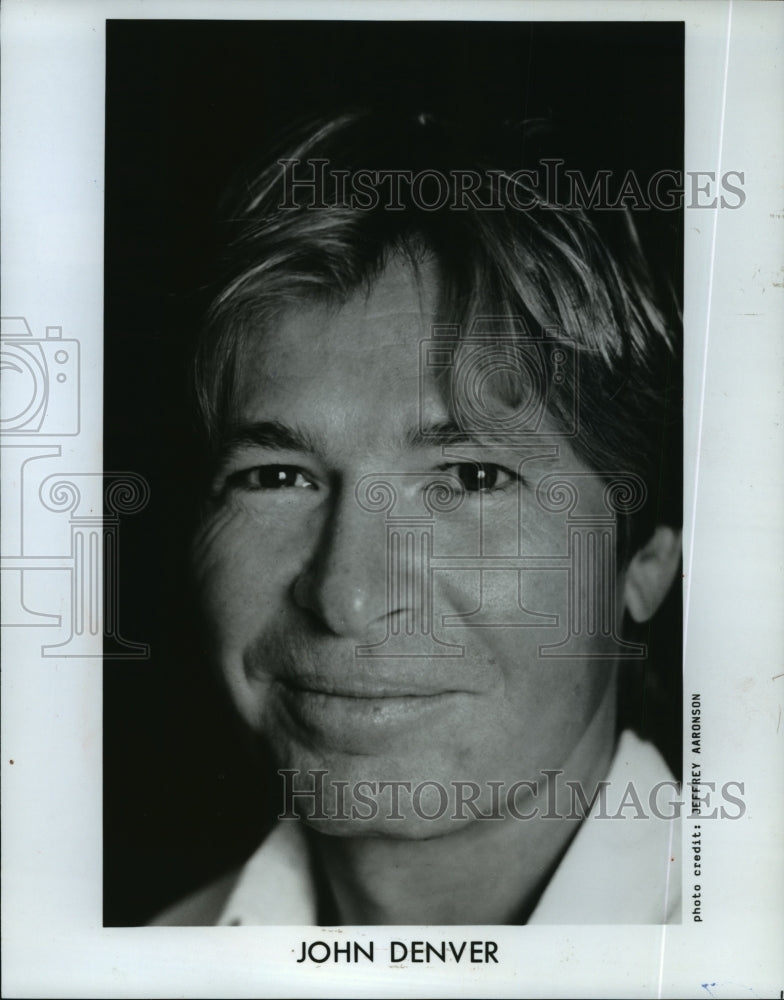 1990 Press Photo John Denver, folk rock singer, songwriter and musician. - Historic Images