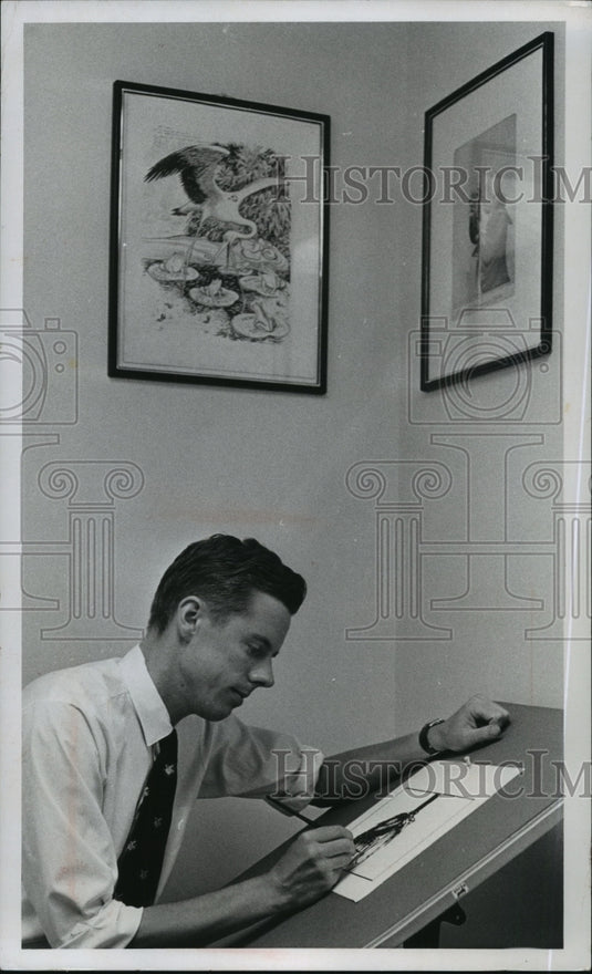 1969 Press Photo Tom Curtis,Milwaukee Journal Sentinel Cartoonist. - mjp10974 - Historic Images