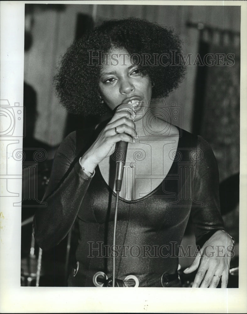 1982 Press Photo Marcia Cunningham, singer in Milwaukee, Wisconsin. - mjp10989 - Historic Images