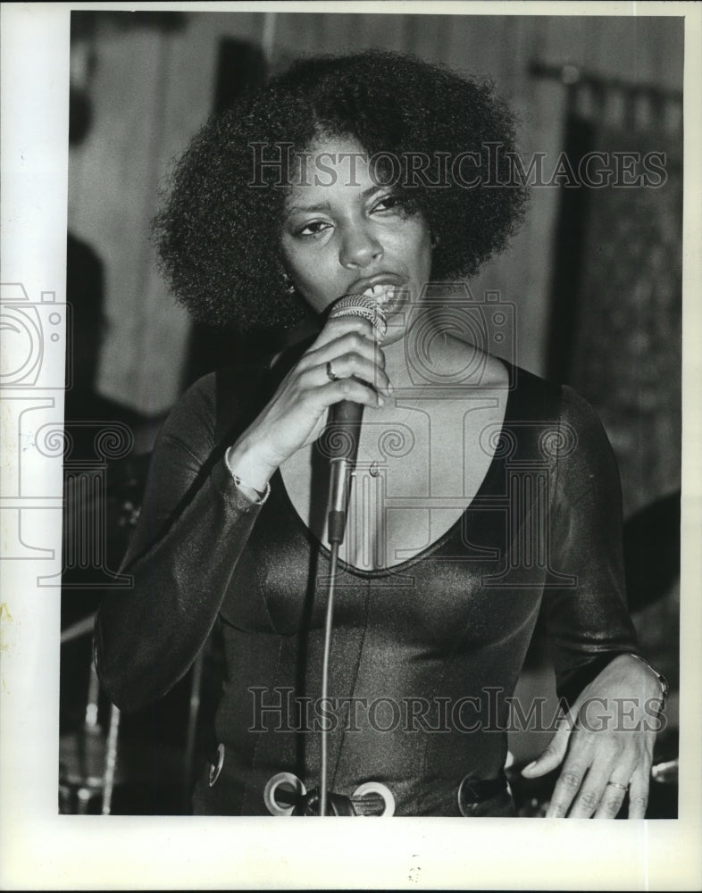 Marcia Rae Singer 1982 Press Photo Marcia Cunningham, singer in Milwaukee, Wisconsin ...