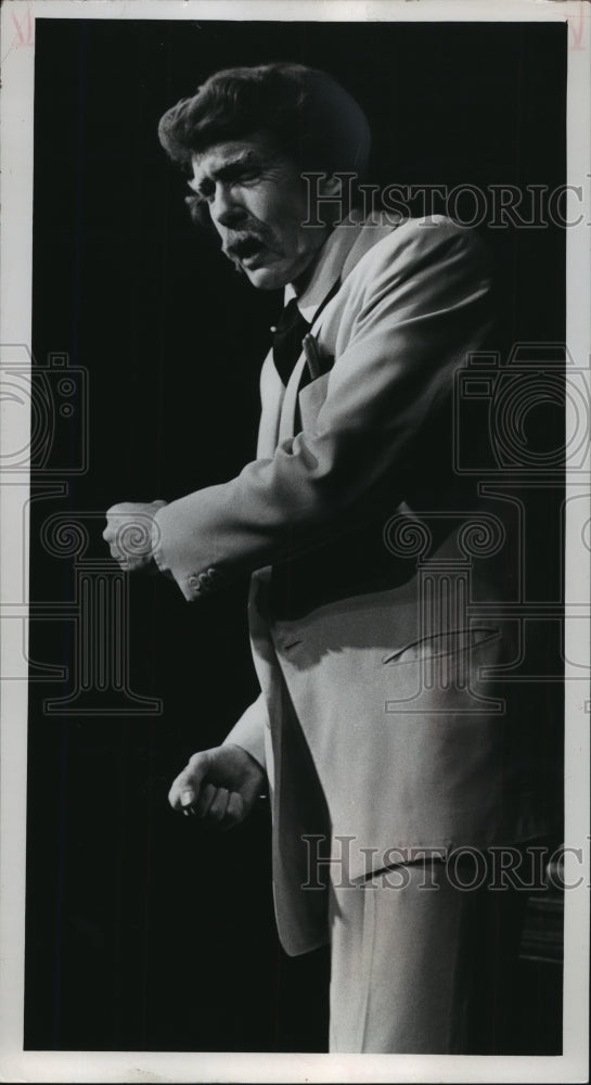 1972 Press Photo Actor Robert Dawson playing Mark Twain in Milwaukee in 1972. - Historic Images